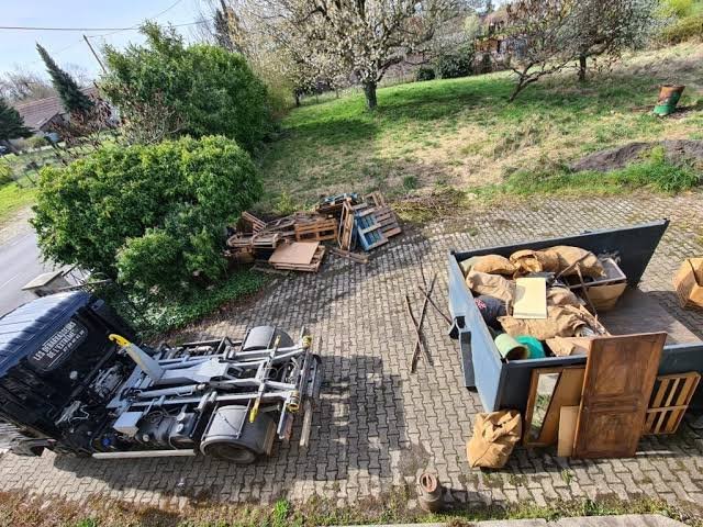 Remorque chargée après un débarras de maison à Saint-Marcellin